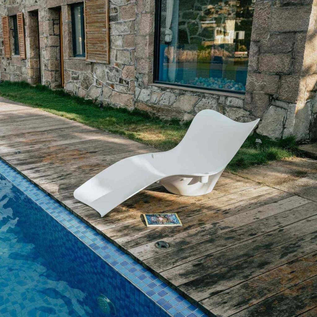 Aqua Sun Lounger – White